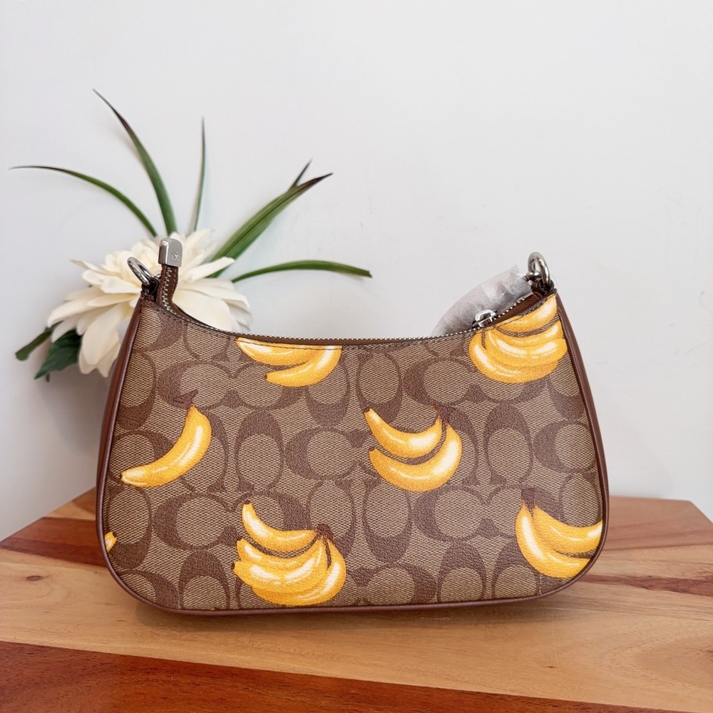 NWT Coach Teri Shoulder Bag In Signature Canvas With Banana Print - Picture 5 of 7